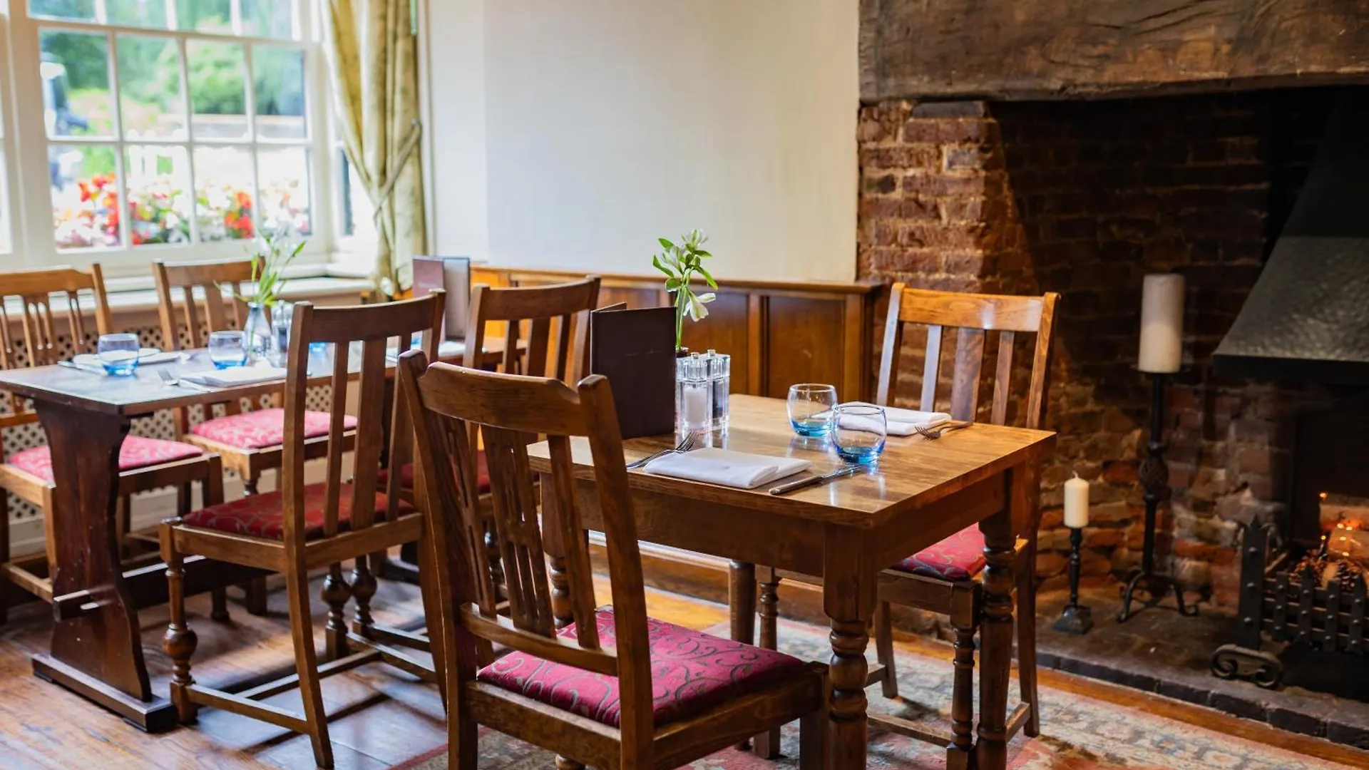The Red Lion Hotel Hillingdon 3*,